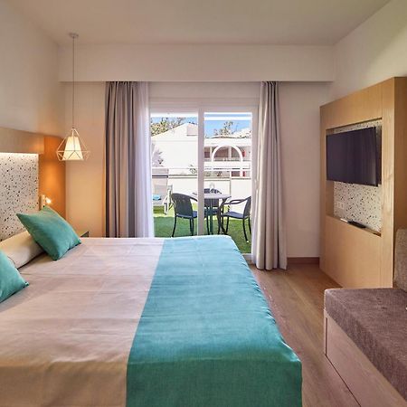 Universal Aparthotel Elisa Platja de Muro Εξωτερικό φωτογραφία