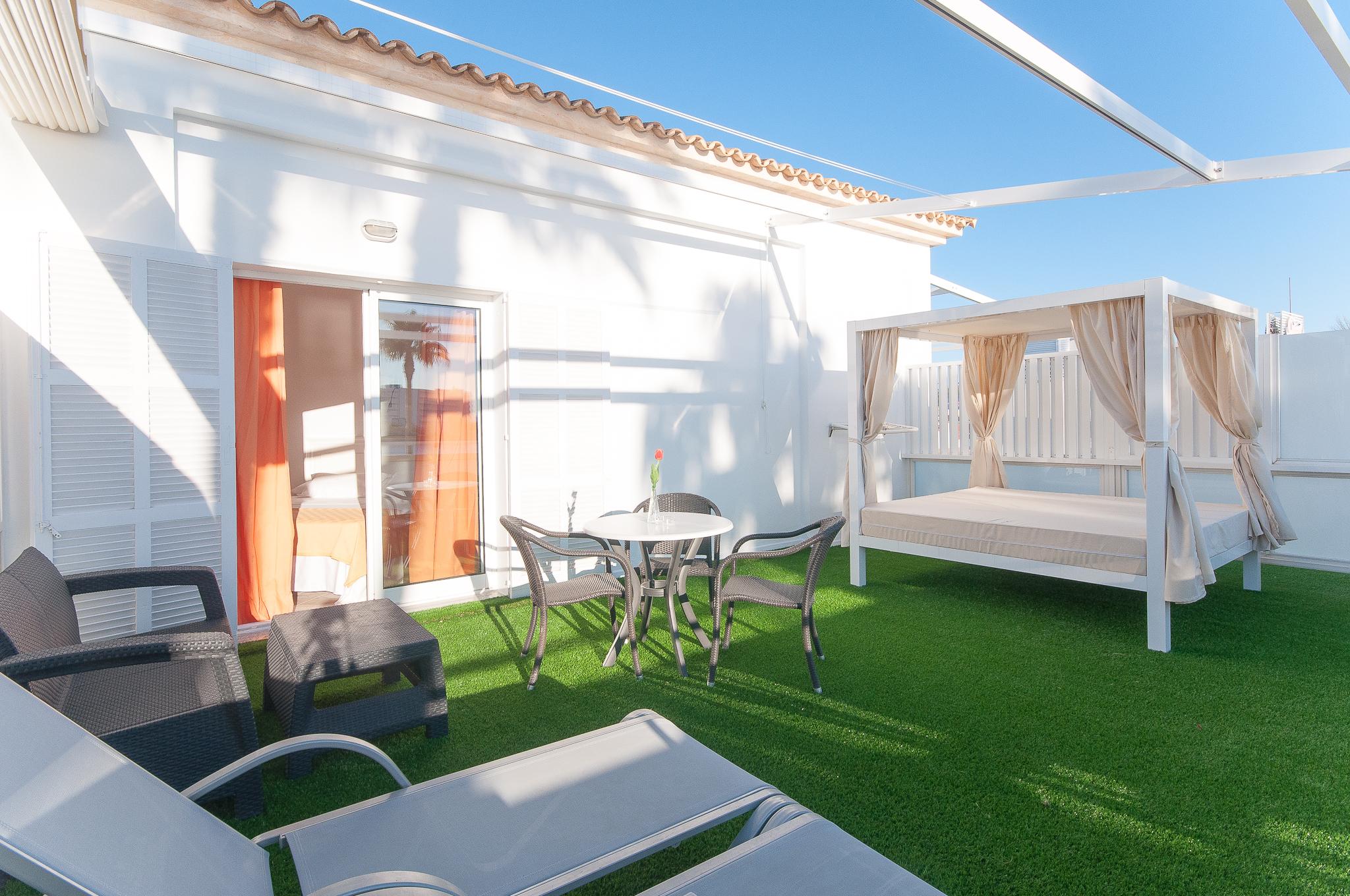 Universal Aparthotel Elisa Platja de Muro Εξωτερικό φωτογραφία