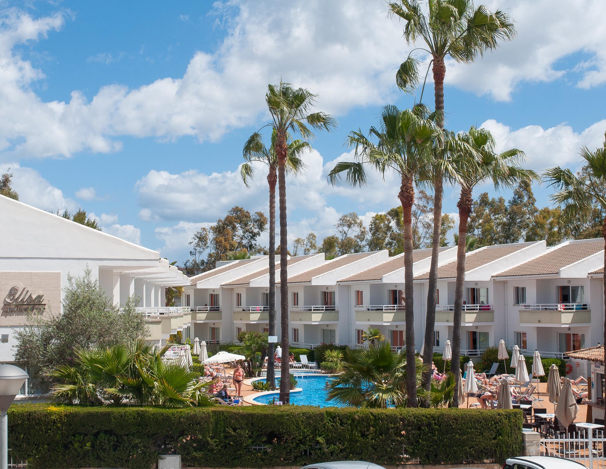 Universal Aparthotel Elisa Platja de Muro Εξωτερικό φωτογραφία