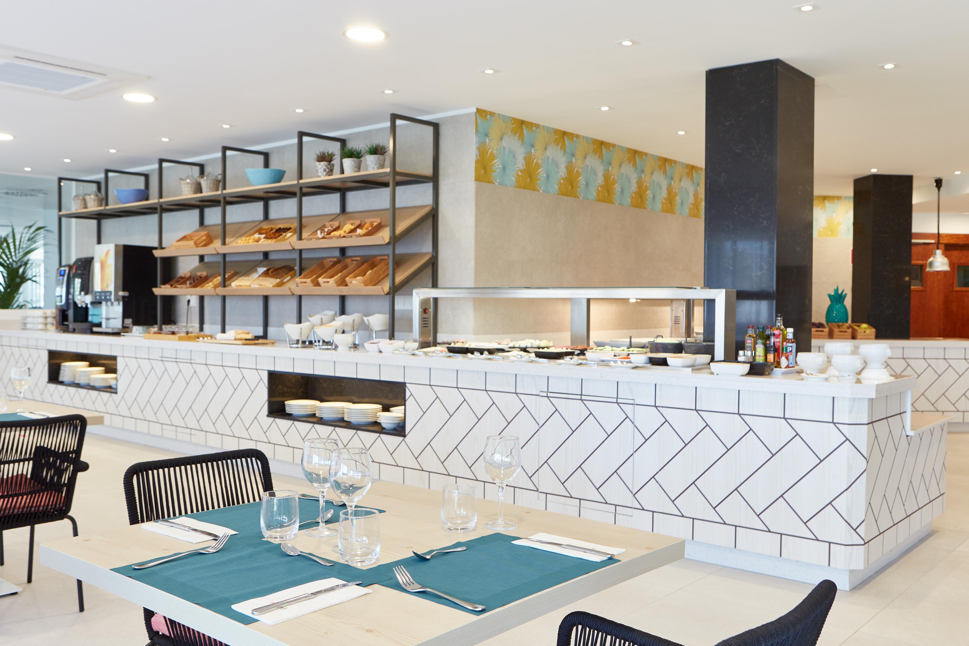 Universal Aparthotel Elisa Platja de Muro Εξωτερικό φωτογραφία