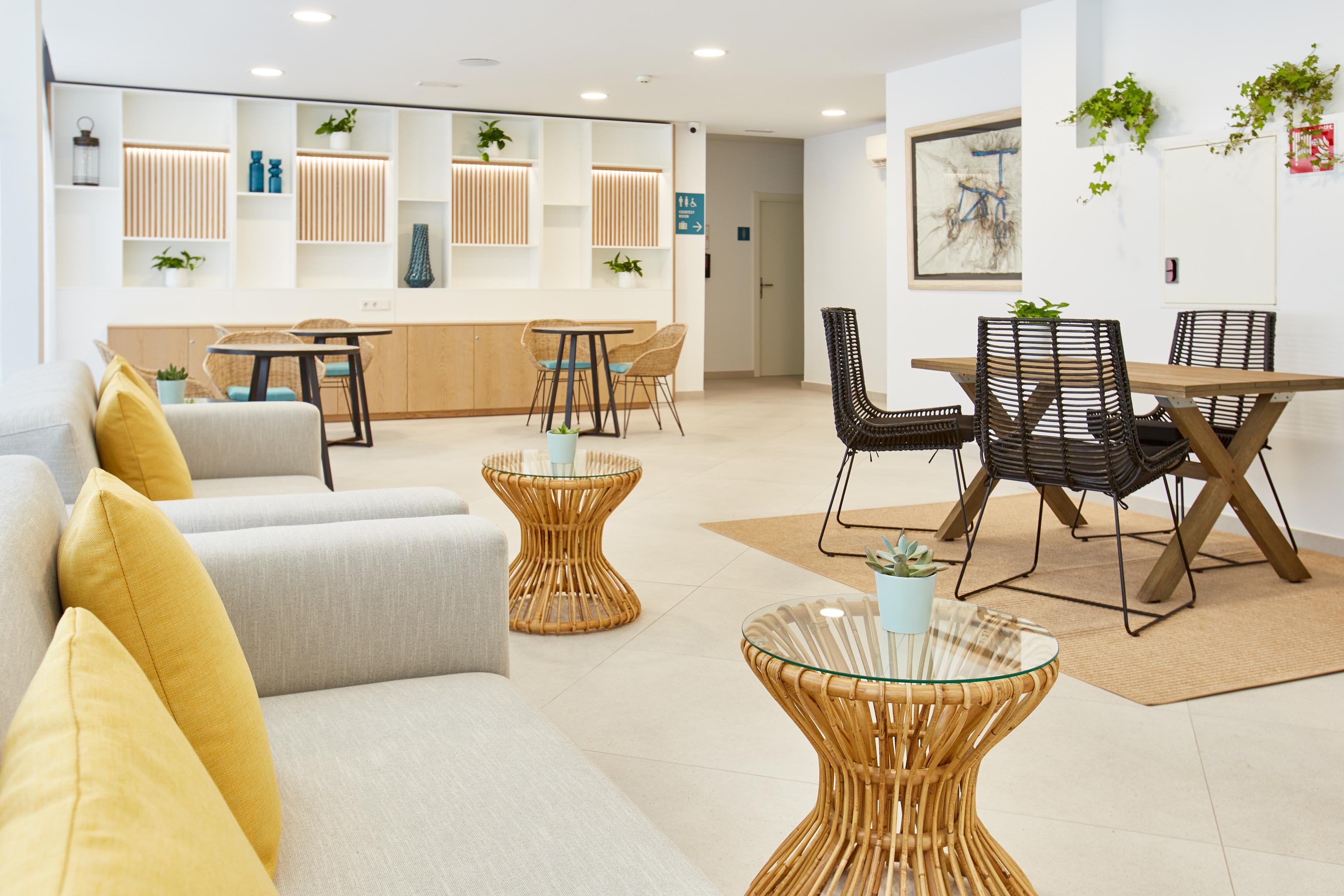 Universal Aparthotel Elisa Platja de Muro Εξωτερικό φωτογραφία