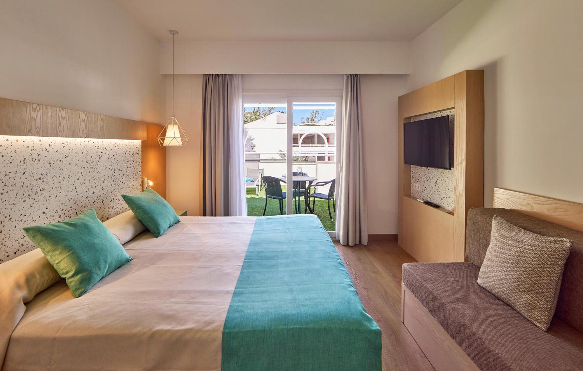 Universal Aparthotel Elisa Platja de Muro Εξωτερικό φωτογραφία