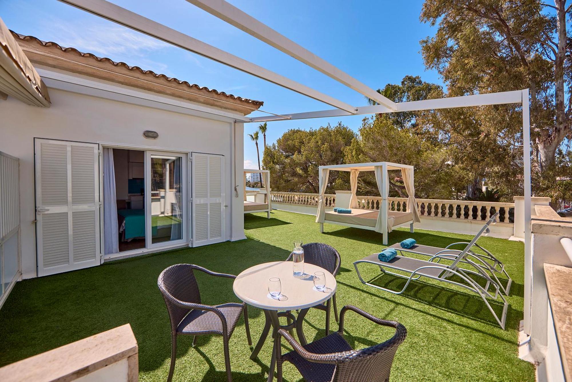 Universal Aparthotel Elisa Platja de Muro Εξωτερικό φωτογραφία