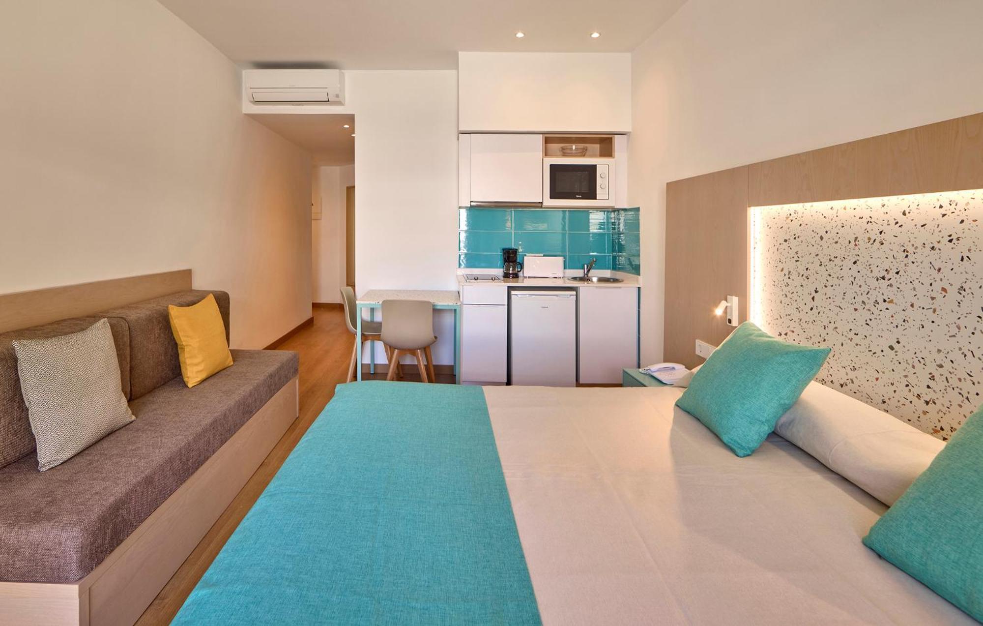 Universal Aparthotel Elisa Platja de Muro Εξωτερικό φωτογραφία