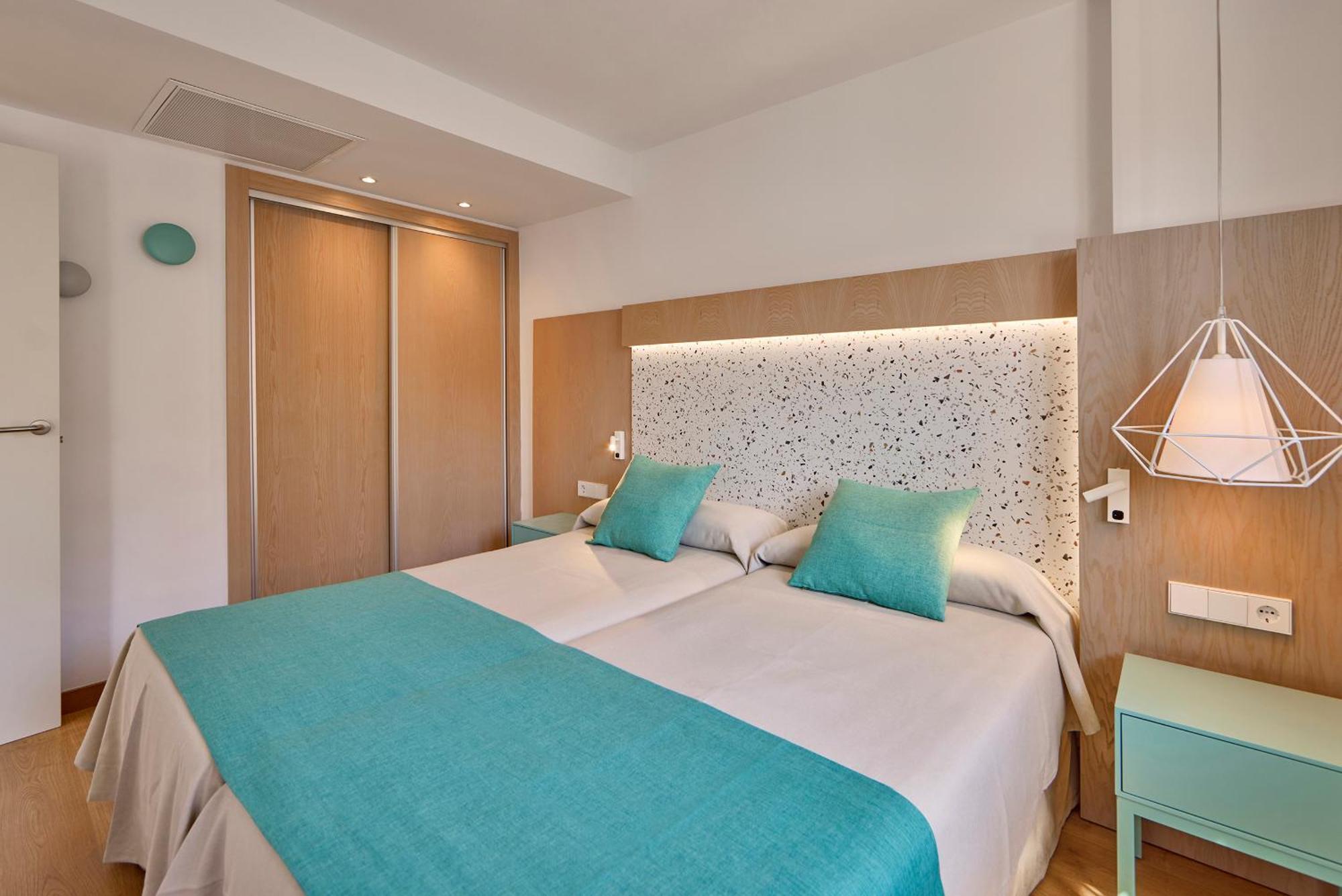 Universal Aparthotel Elisa Platja de Muro Εξωτερικό φωτογραφία