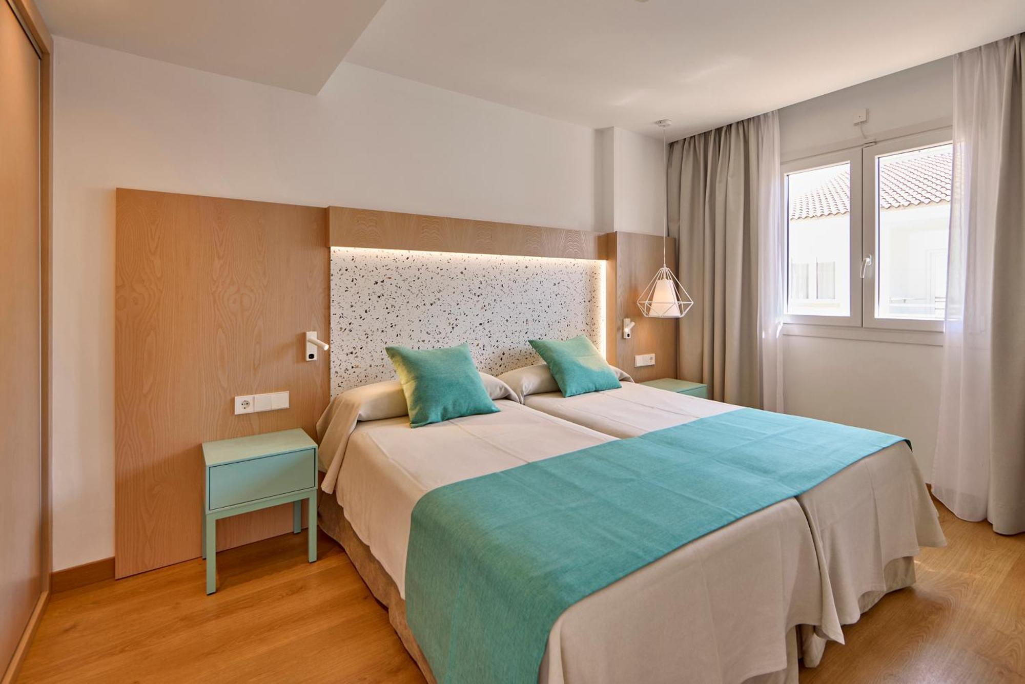 Universal Aparthotel Elisa Platja de Muro Εξωτερικό φωτογραφία
