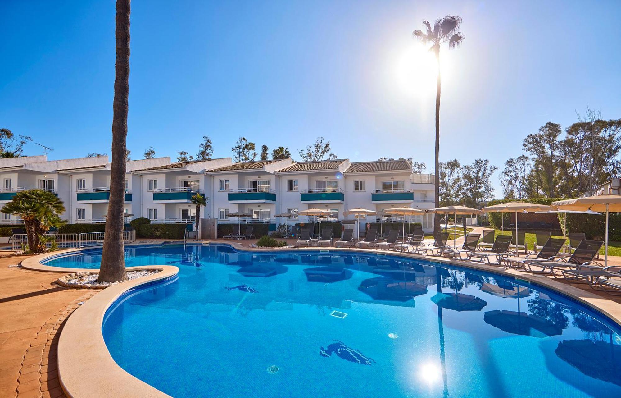Universal Aparthotel Elisa Platja de Muro Εξωτερικό φωτογραφία