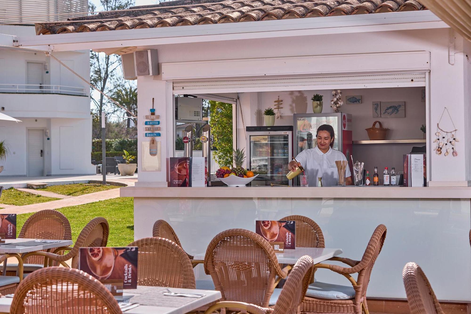 Universal Aparthotel Elisa Platja de Muro Εξωτερικό φωτογραφία