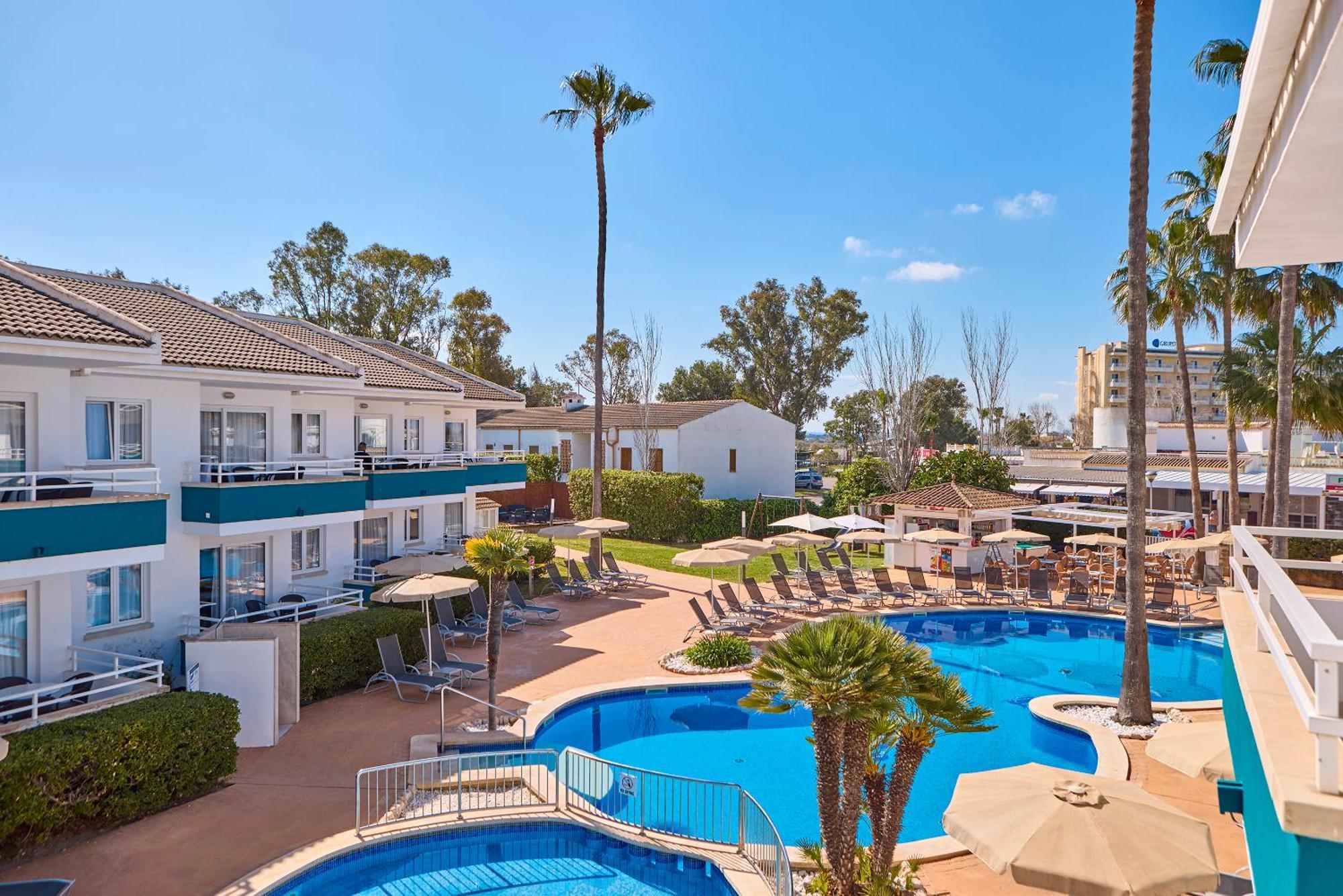 Universal Aparthotel Elisa Platja de Muro Εξωτερικό φωτογραφία