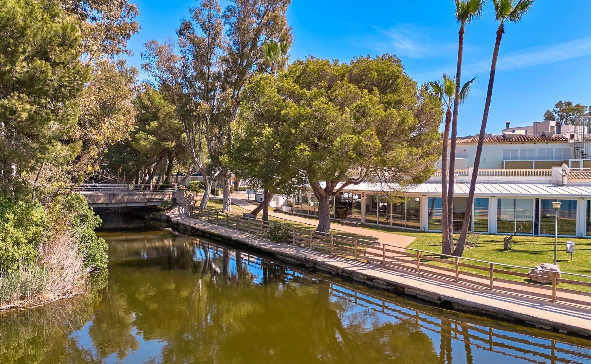 Universal Aparthotel Elisa Platja de Muro Εξωτερικό φωτογραφία