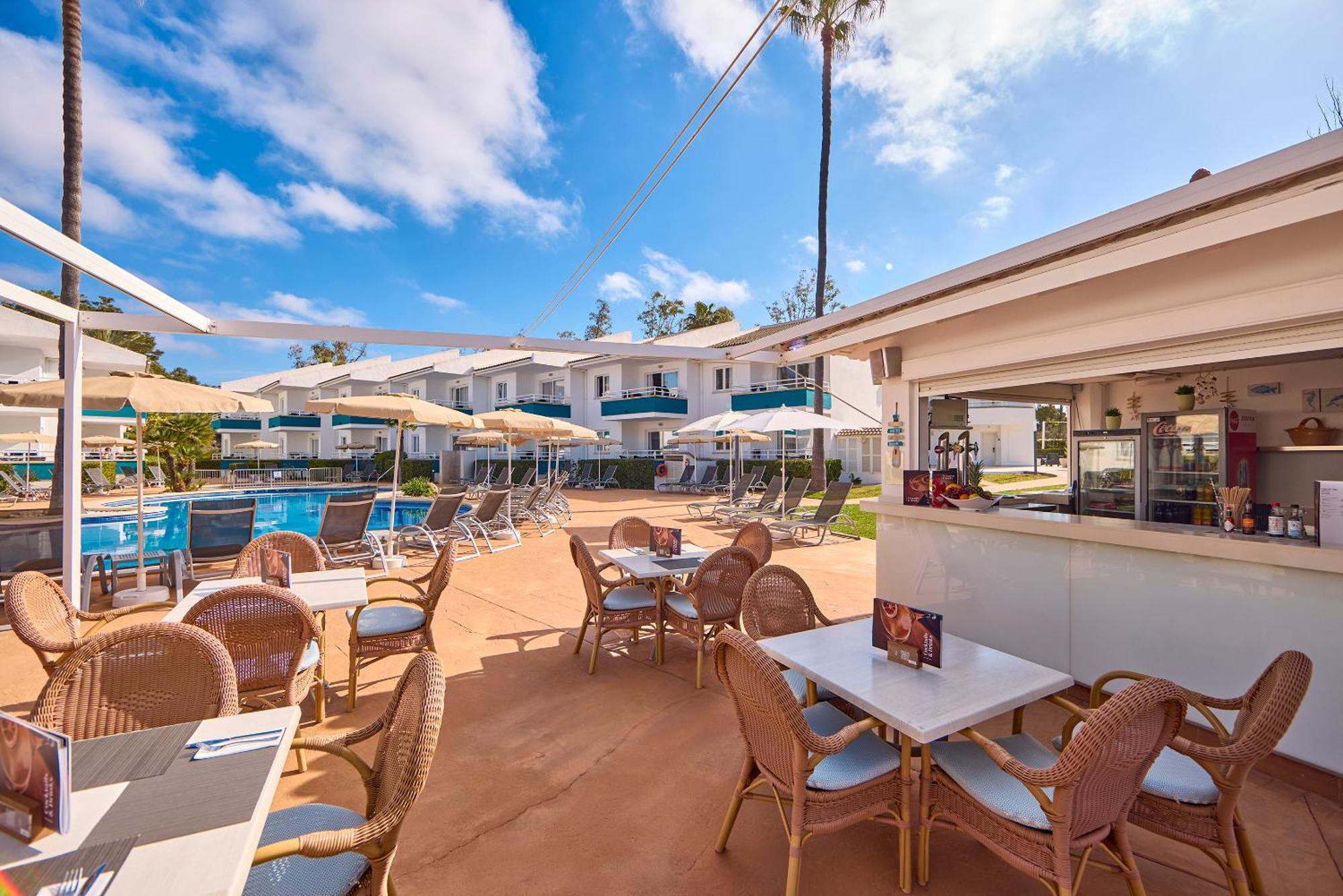 Universal Aparthotel Elisa Platja de Muro Εξωτερικό φωτογραφία