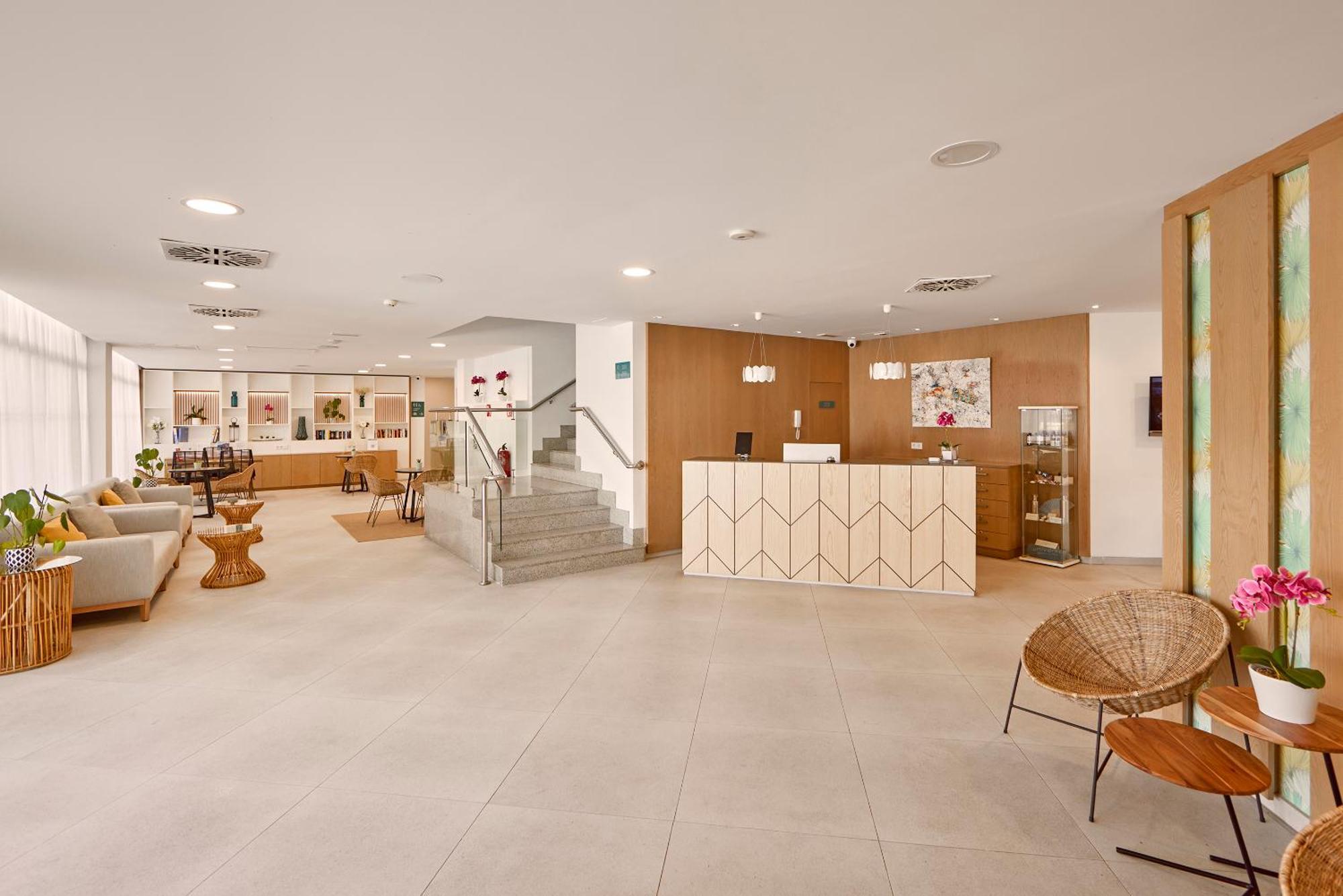 Universal Aparthotel Elisa Platja de Muro Εξωτερικό φωτογραφία